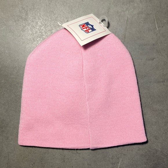 Women’s NFL Tampa Bay Buccaneers Pink Team Logo Cuffless Beanie Knit Cap NWT - Picture 2 of 3